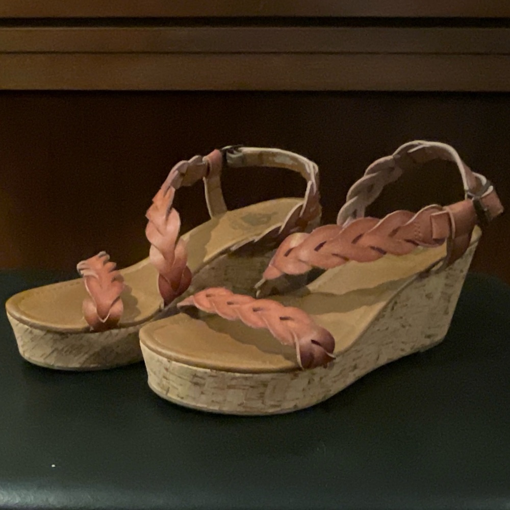 Leather wedge sandals